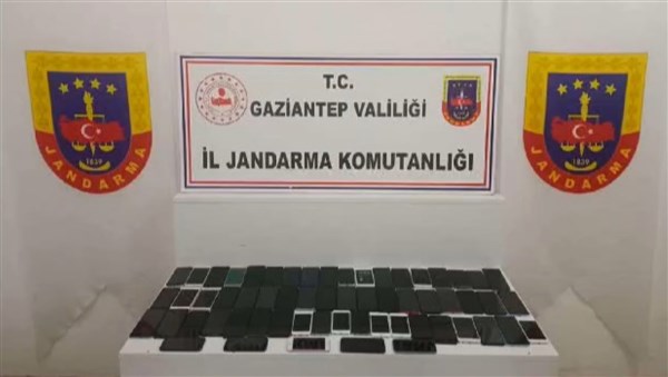 Jandarmadan cep telefonu kaçakçılarına darbe