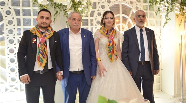 Böyle düğün görülmedi: Arif Melek'in oğlunun düğününde yer yerinden oynadı
