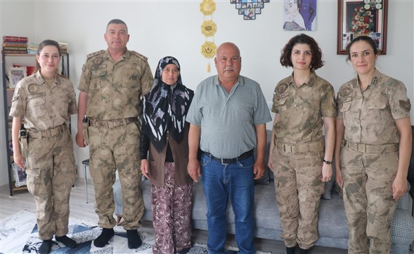 Jandarma'dan  Şehit Annelerine ziyaret 